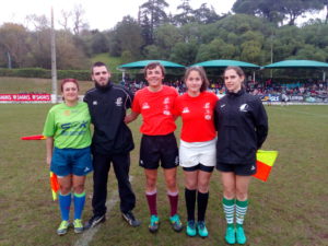 Noelia y Angie junto al resto del equipo antes de trabajar de asistentes en una final.