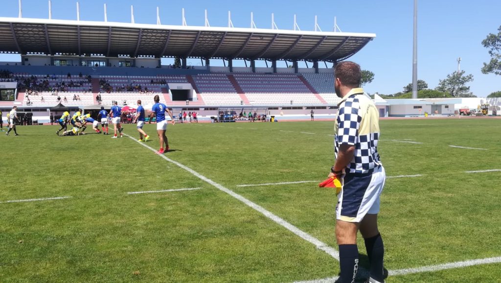 Pedro en la banda durante uno de los partidos.