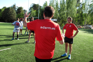 Los árbitros se saludan tras el I Tocata de Verano de la ADARM.