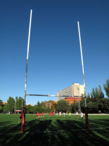 Vista de los palos de rugby de Paraninfo durante el I Tocata de Verano de la ADARM.