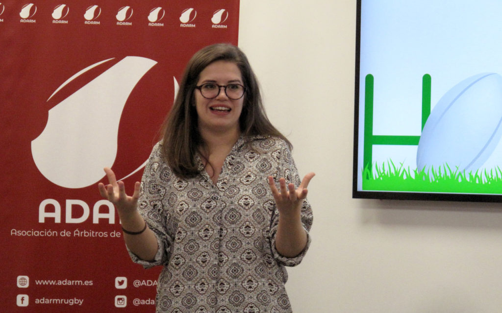 Ana Hidalgo durante la charla sobre psicología deportiva para árbitros de rugby organizada por la ADARM.